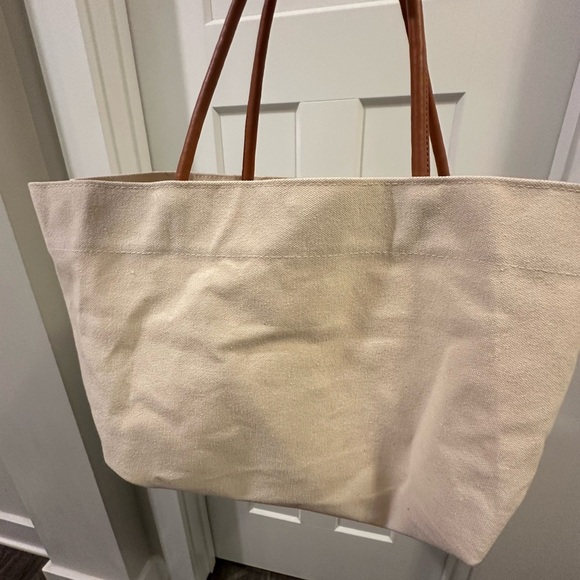 Elegant Cream Tote Bag with Tan Handles - Picture 4 of 7